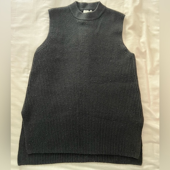 H&M - Rib knit Sweater Vest - Picture 1 of 6